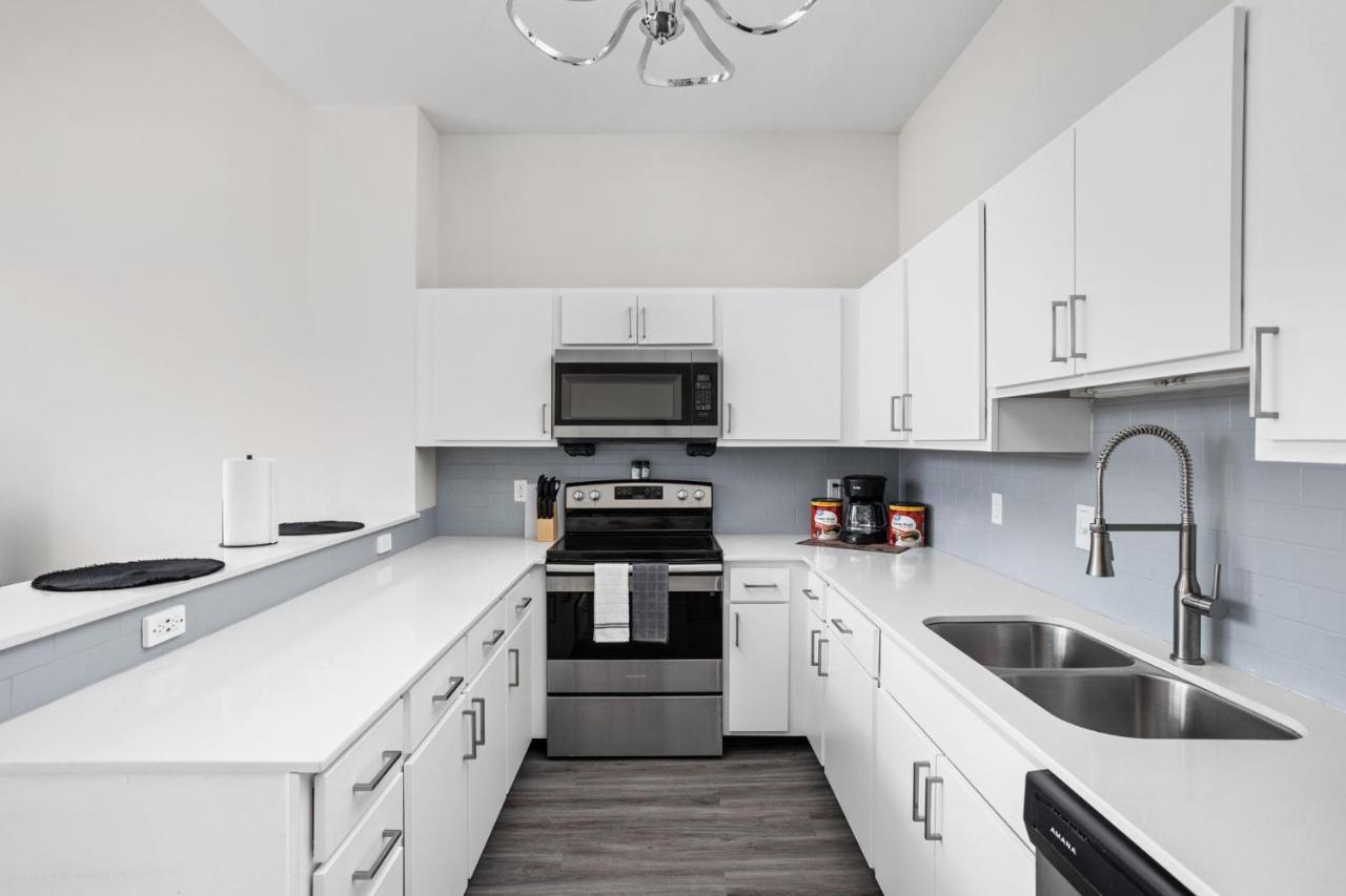 2Br 2Ba In The Block Apartment By Cozysuites Indianapolis Bagian luar foto